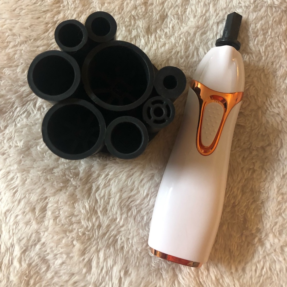 Makeup brush cleaner
